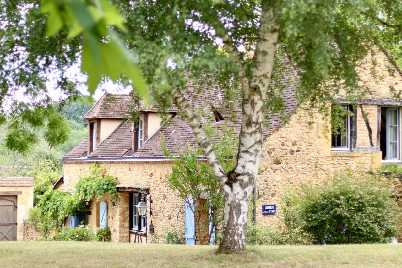 Villa Les Perroutis Saint-Alvère Exterior foto