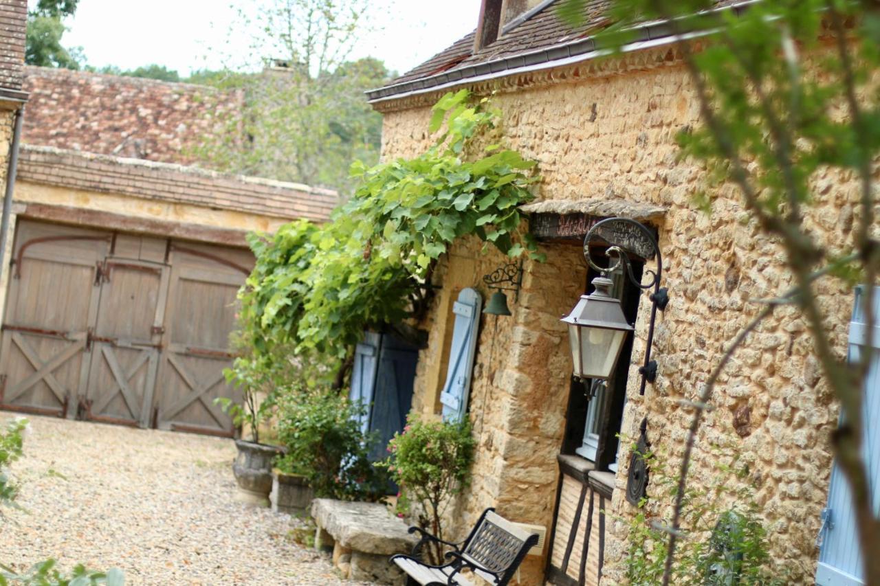Villa Les Perroutis Saint-Alvère Exterior foto