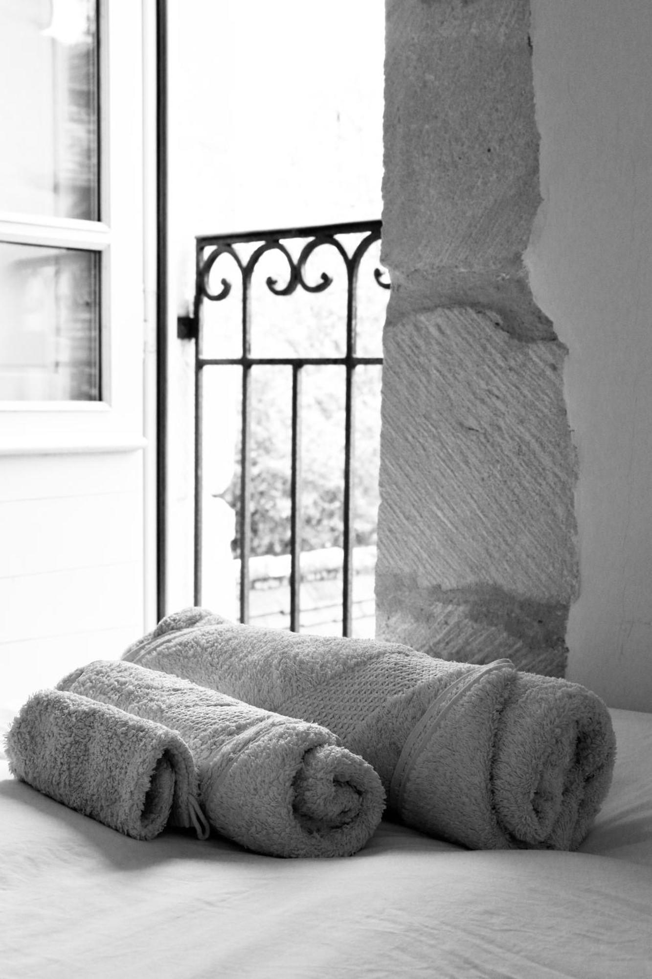 Villa Les Perroutis Saint-Alvère Habitación foto