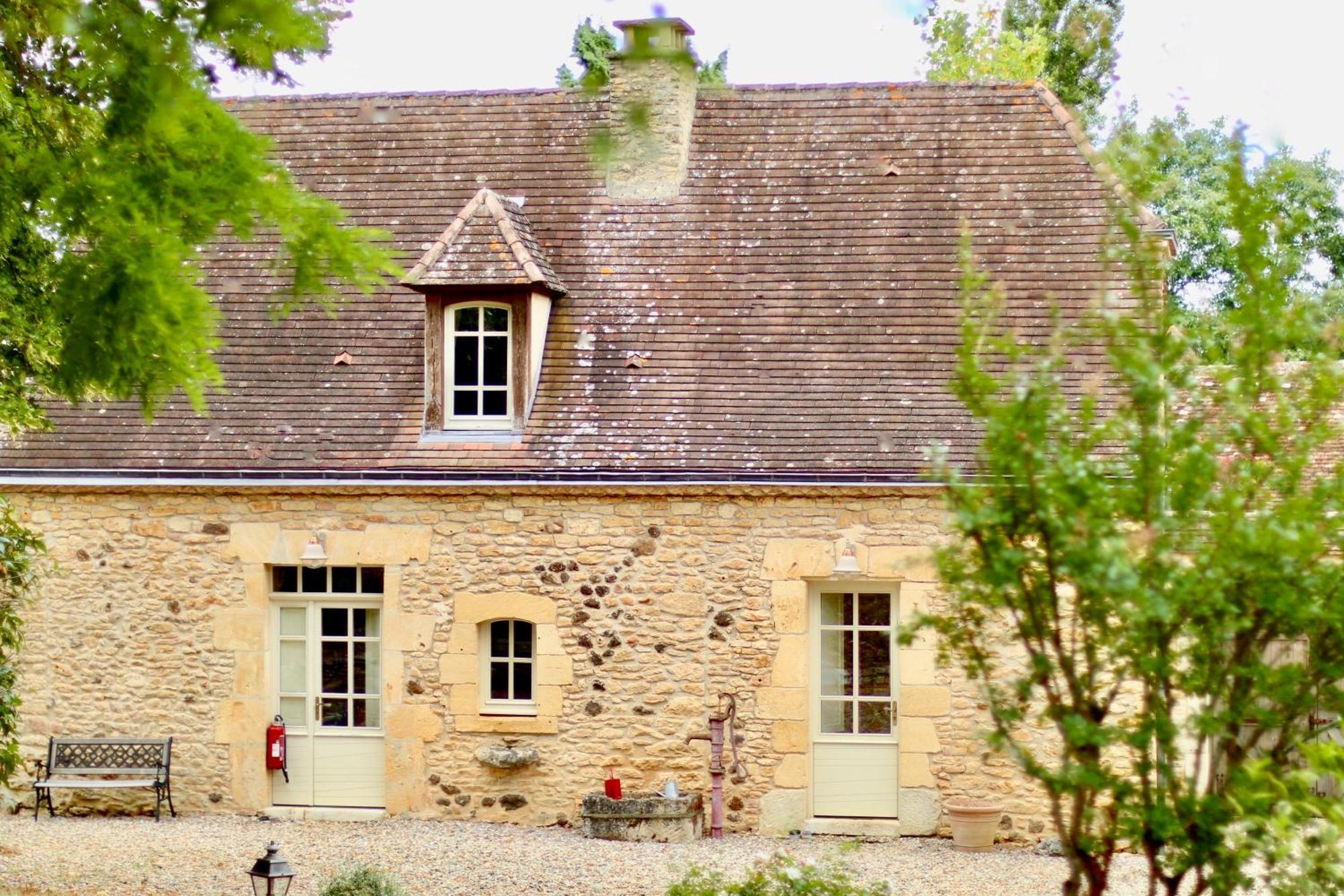 Villa Les Perroutis Saint-Alvère Exterior foto